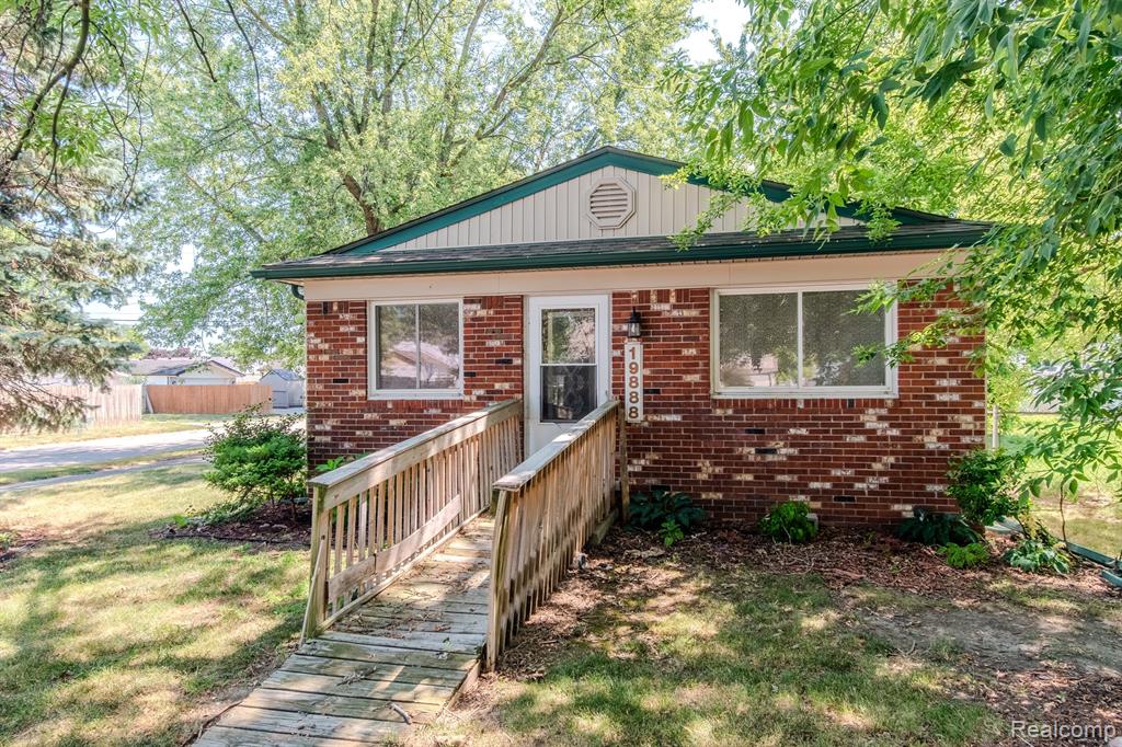 19888 Broadacres Street, Clinton Twp, MI 48035
