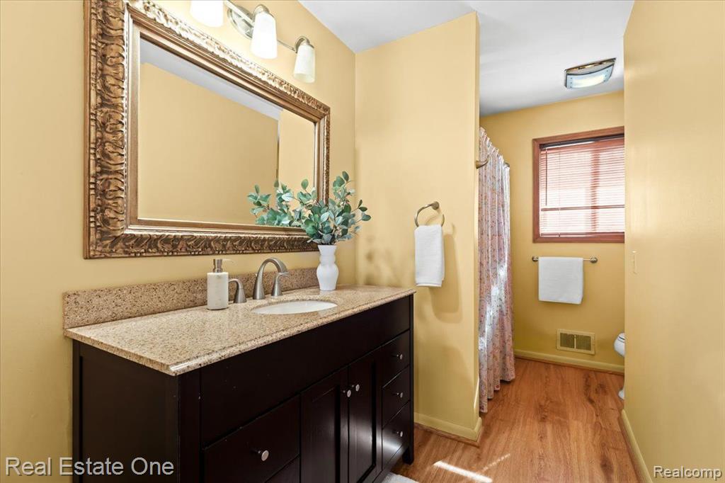 606 HICKORY Street, Milford, MI 48381 — Photo 13