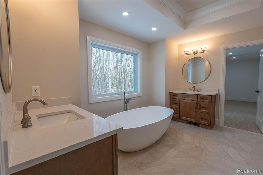 9033 DEERWOOD Road, Clarkston, MI 48348 — Photo 33