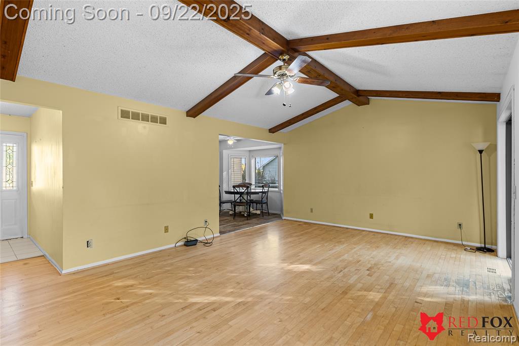 6031 Oak Creek Drive, Swartz Creek, MI 48473 — Photo 5