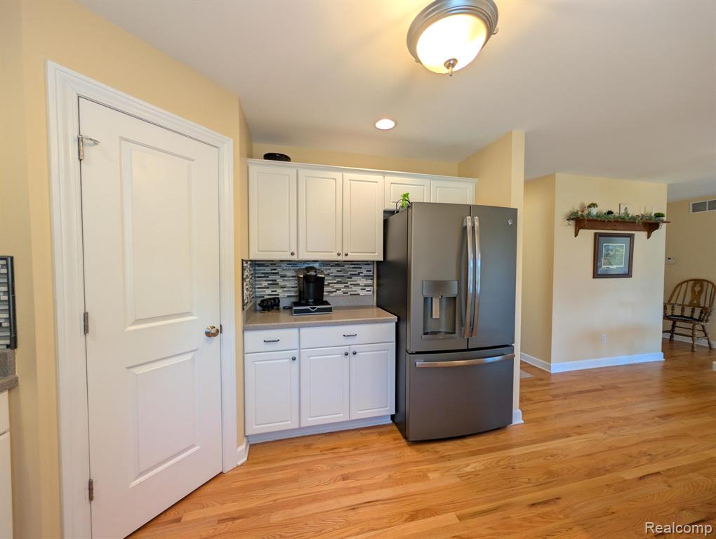 5441 Meadow Creek Court, Flint, MI 48532 — Photo 18