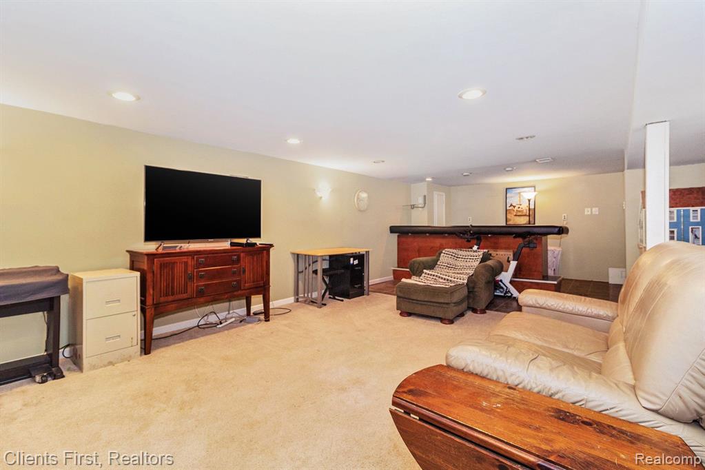 8341 FORREST Drive, Canton, MI 48187 — Photo 19