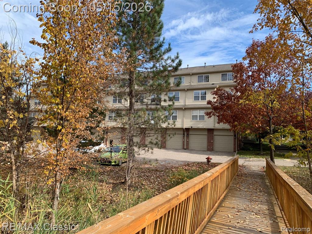 436 BOARDWALK Drive, Walled Lake, MI 48390 — Photo 31