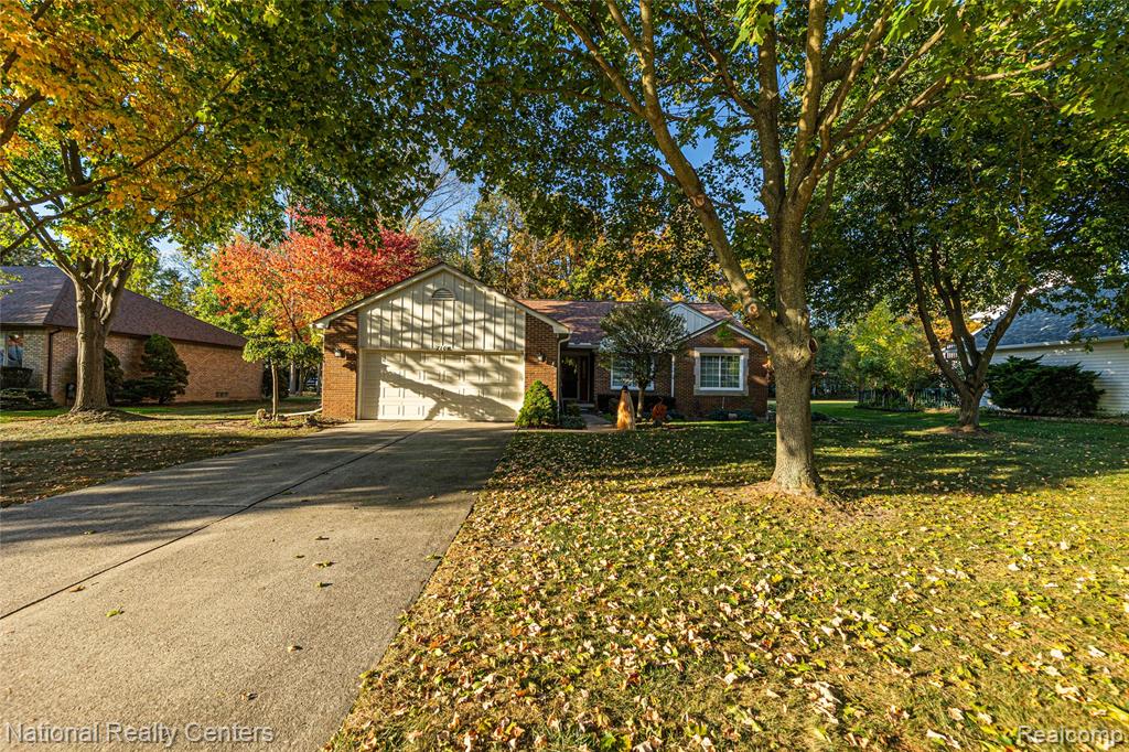710 Turnberry Drive, St. Clair, MI 48079 — Photo 2