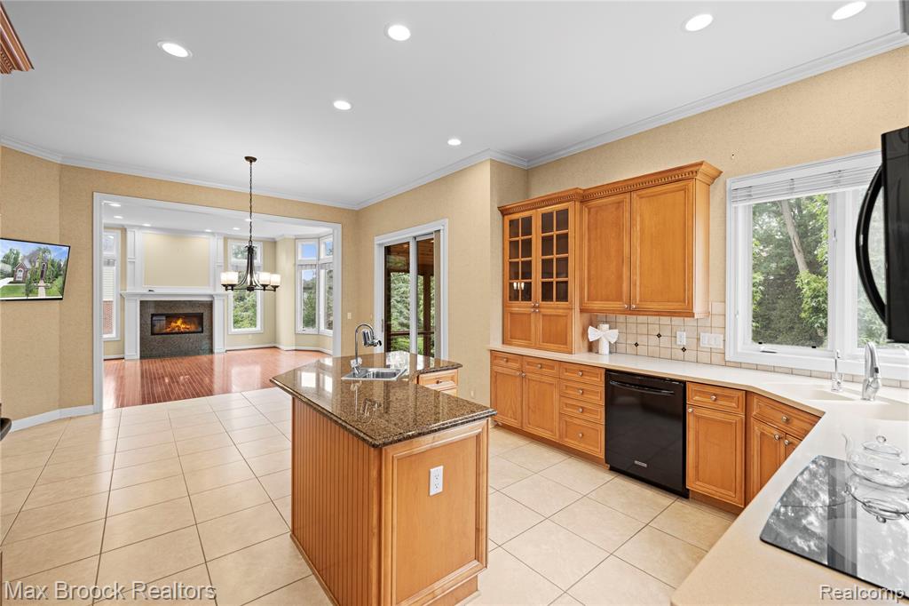 5149 Parkgate Drive, Commerce Twp, MI 48382 — Photo 12