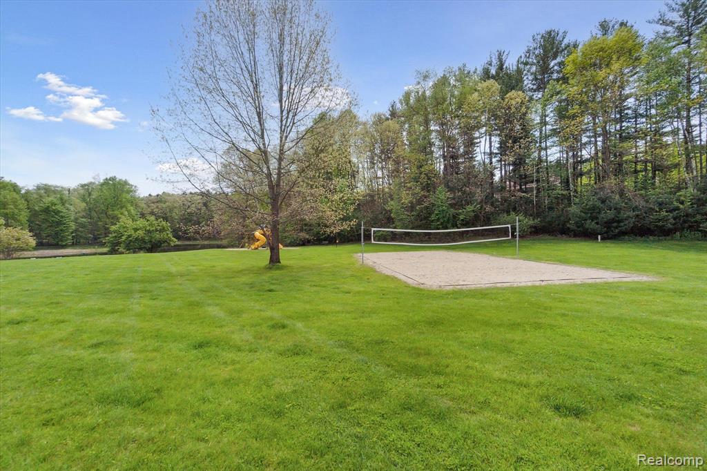 8378 MEADOW CREEK Lane, Pinckney, MI 48169 — Photo 32