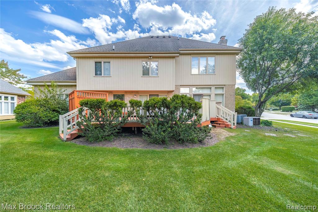 6684 Stonebridge E, West Bloomfield, MI — Photo 51
