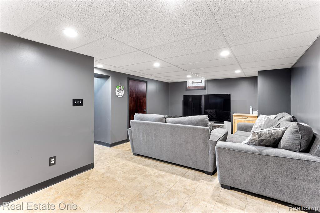 9864 Fox Avenue W, Allen Park, MI 48101 — Photo 22