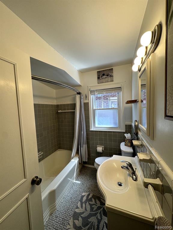 9064 BECKER Avenue, Allen Park, MI 48101 — Photo 10