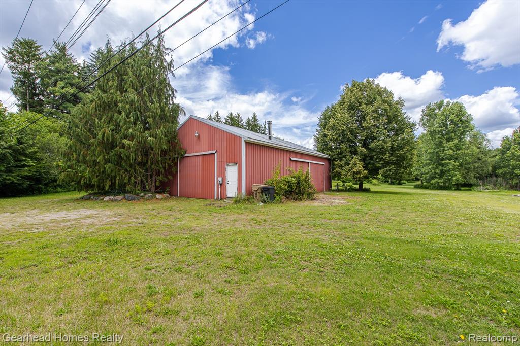 6296 Elizabeth Lake Road, Waterford, MI 48327 — Photo 77