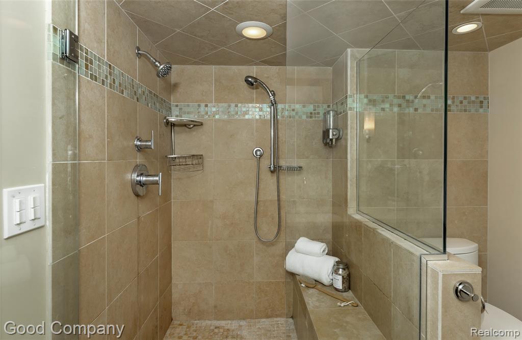 802 Orchard View Drive, Royal Oak, MI 48073 — Photo 37