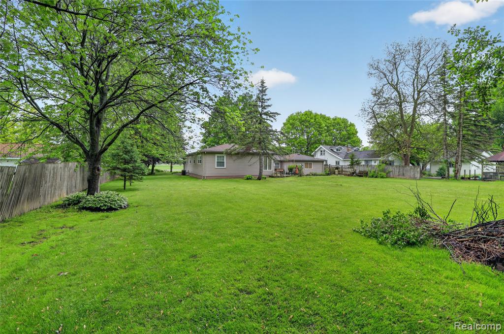 5090 Torrey Road, Flint, MI 48507 — Photo 36