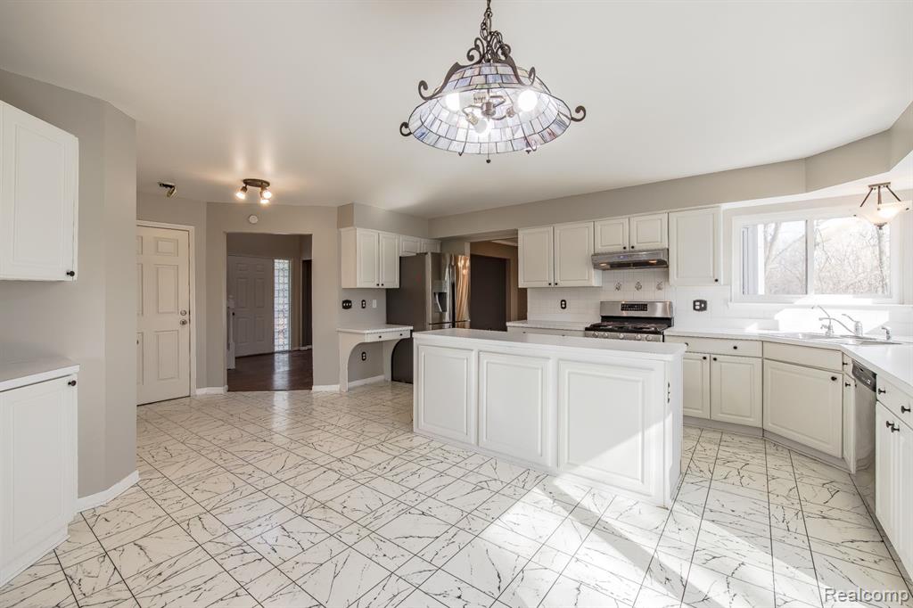 5344 Seminole Court, Commerce Twp, MI 48382 — Photo 10