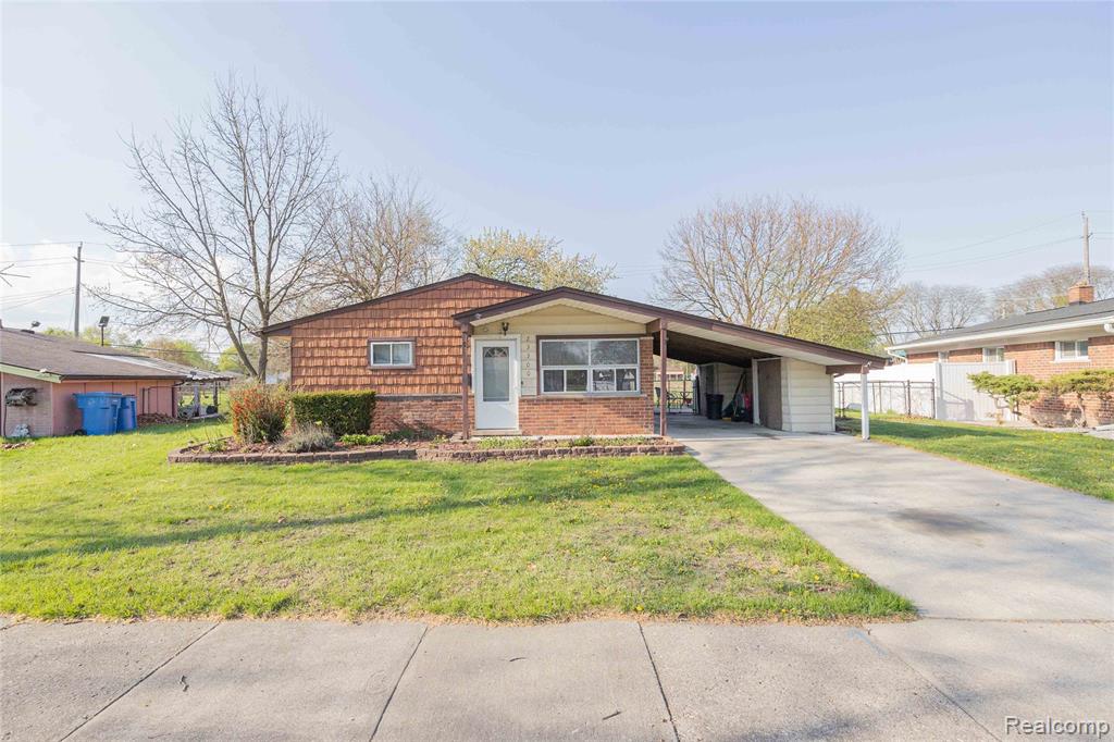 23300 N Brookside Drive, Dearborn Heights, MI 48125 — front exterior