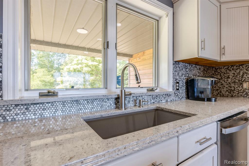 6455 LAKEVIEW Drive, MI — Photo 31