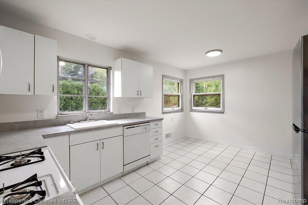 6030 Lahser Road, Bloomfield, MI — Photo 13
