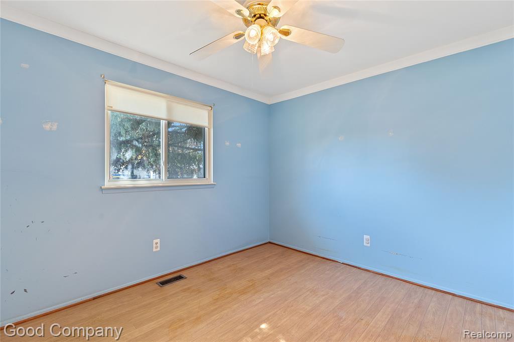 22048 Hampton Court, Woodhaven, MI 48183 — Photo 25