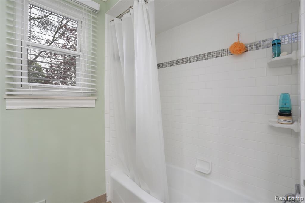 601 LAKE FOREST Road, Rochester Hills, MI 48309 — Photo 27