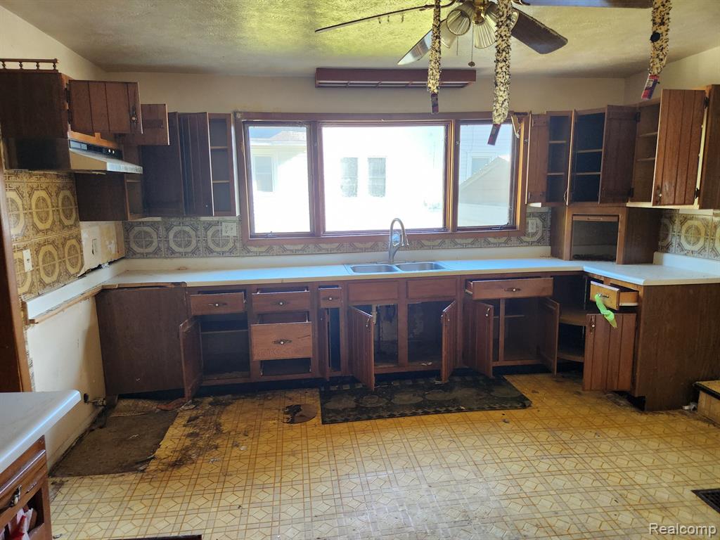 315 MCOMBER Street, Dowagiac, MI 49047 — Photo 8
