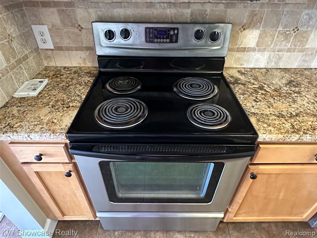 8027 Flagstaff Street, Commerce Twp, MI 48382 — Photo 13