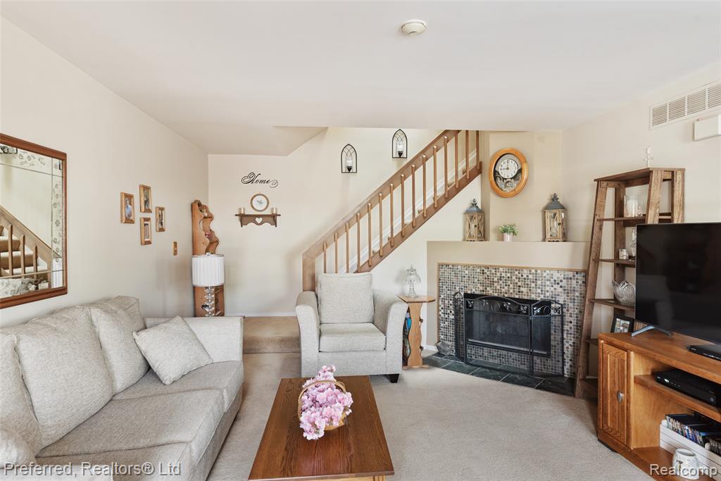 1921 Vine Way Drive, 36, Canton, MI 48188 — Photo 4