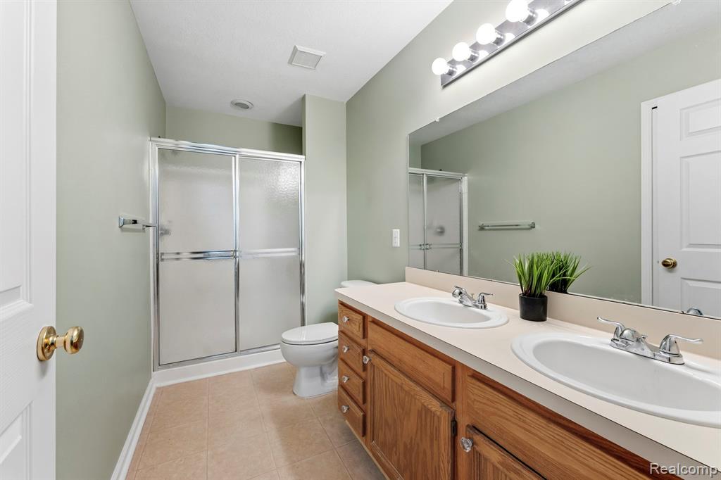 5487 Greenway Drive, 82, Trenton, MI 48183 — Photo 12