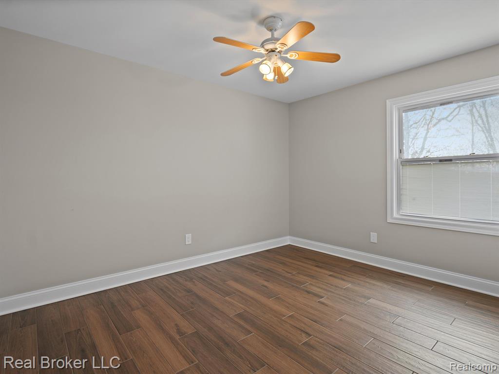 680 CRESCENT Court, Ortonville, MI 48462 — Photo 18