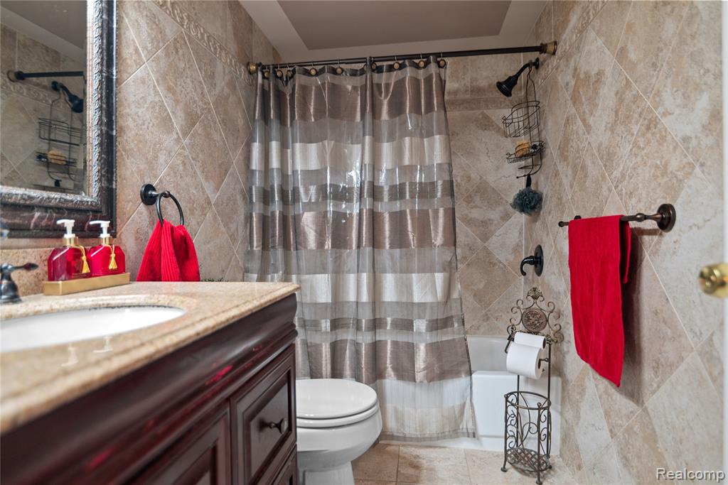 7975 Woodingham, West Bloomfield, MI — Photo 15