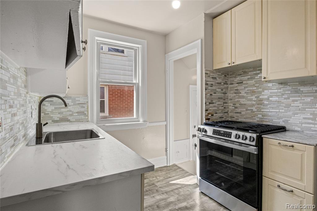 5061 Curtis Street, Dearborn, MI 48126 — Photo 8