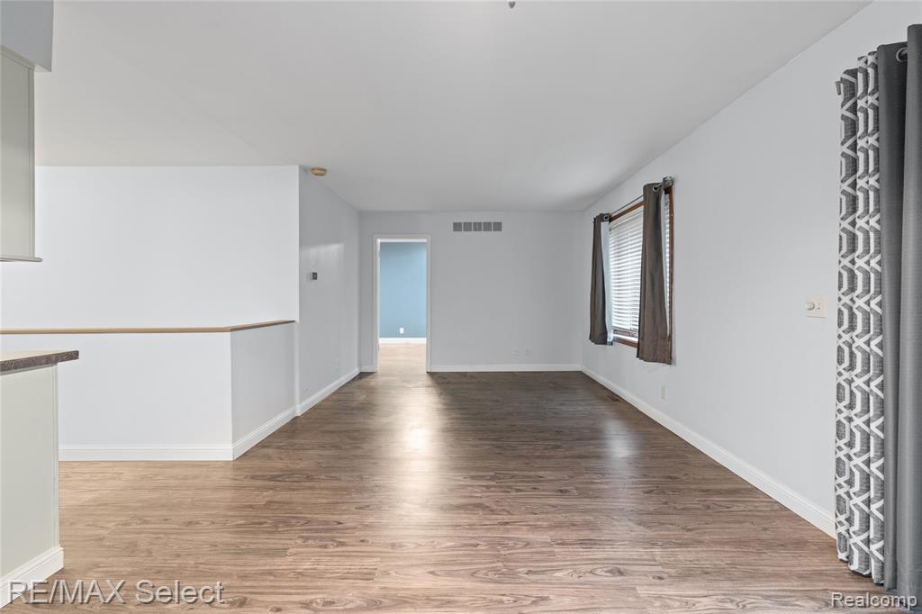 580 Oakbrook Circle, Flushing, MI 48433 — Photo 20