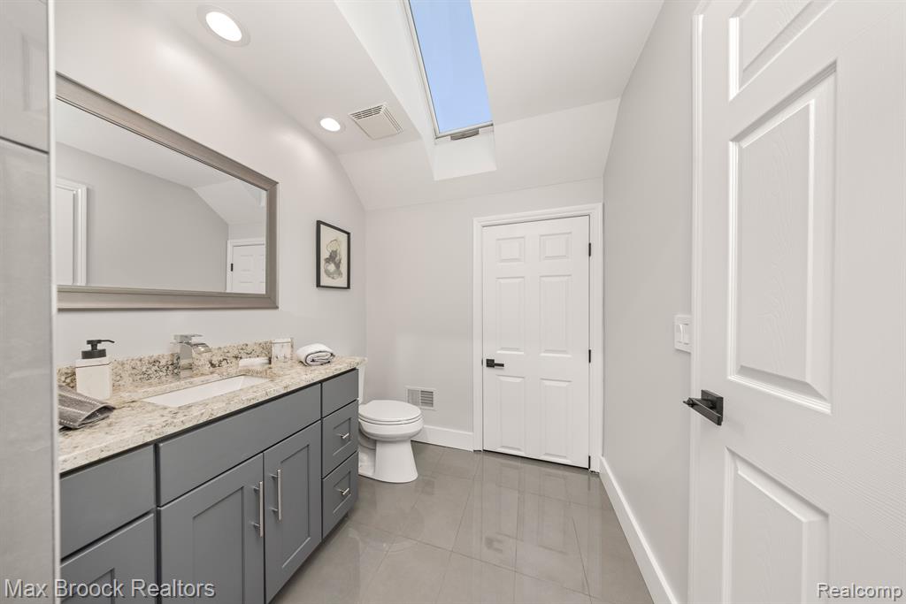 4659 LINWOOD Street, West Bloomfield, MI 48324 — Photo 70