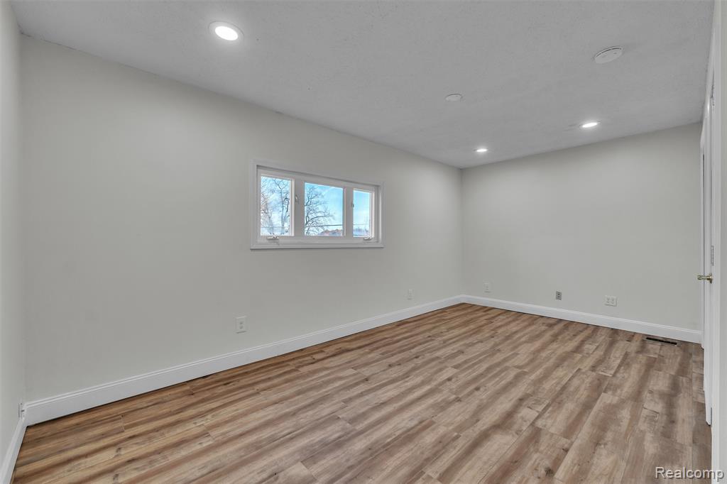 8165 Leonard Drive, Holly, MI 48442 — Photo 35