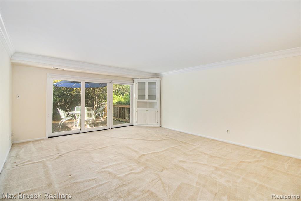 19710 W 13 Mile Road, 105, Beverly Hills, MI 48025 — Photo 5