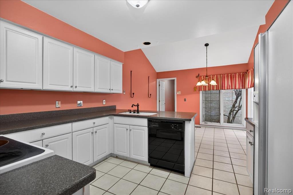 42689 Jason Court, 107, Sterling Heights, MI 48313 — Photo 16