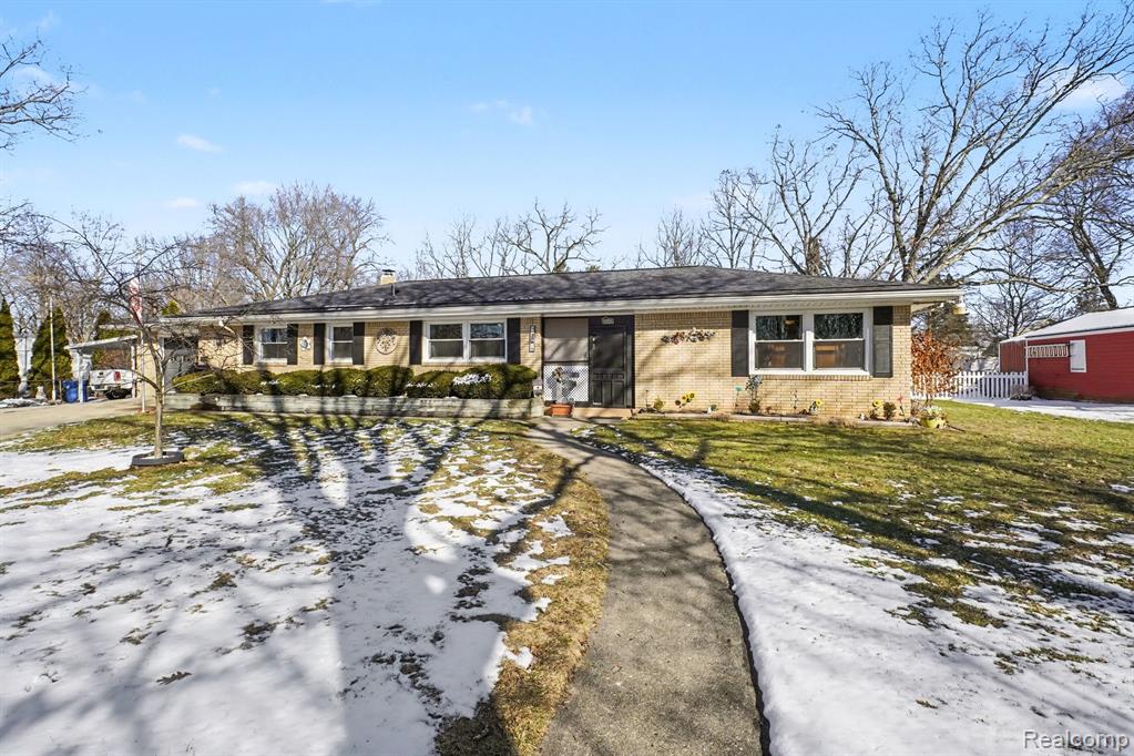 206 Clarence Street, Holly, MI 48442 — front exterior