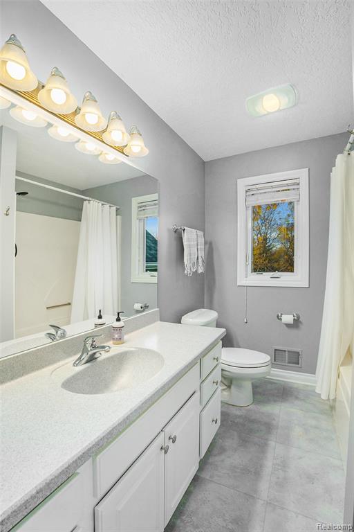 7469 Paradise Drive, Grand Blanc, MI 48439 — Photo 28