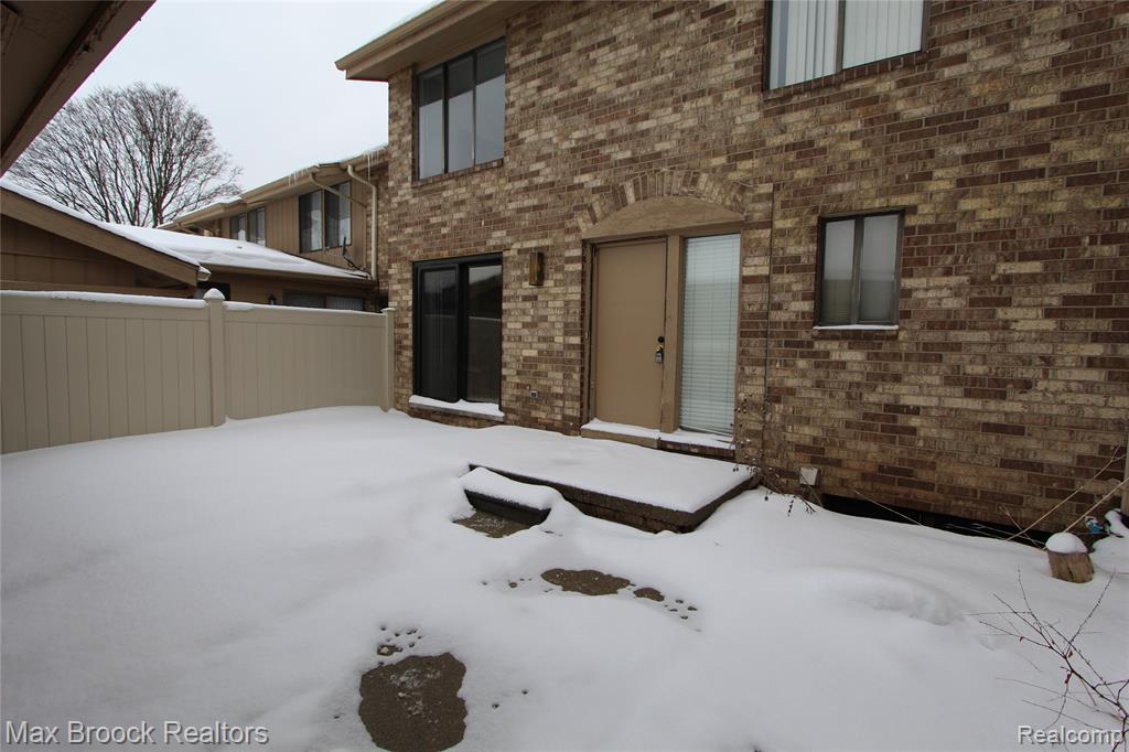 7338 Creek View Court, West Bloomfield, MI — Photo 2