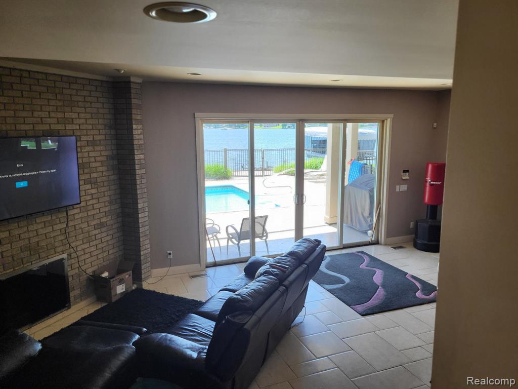 1296 Labrosse Drive, Waterford, MI 48328 — Photo 15