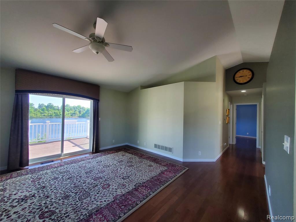 7281 Hawthorne Circle, Goodrich Vlg, MI — Photo 13