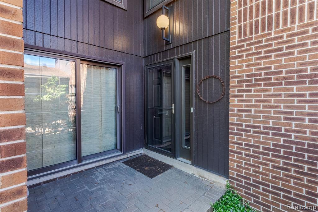 3140 LINDENWOOD Drive, Dearborn, MI 48120 — Photo 3