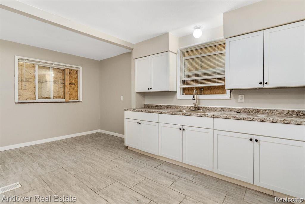 5574 Buckingham Avenue, Detroit, MI 48224 — Photo 2