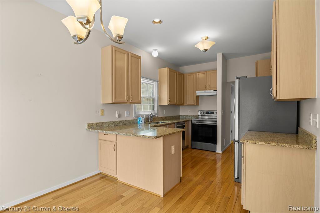 41665 CHARLESTON Lane, Novi, MI 48377 — Photo 18
