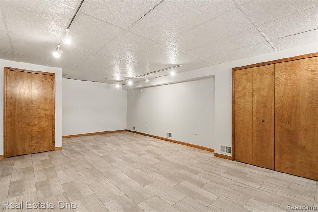 6226 Pinewood Drive, Clarkston, MI — Photo 24