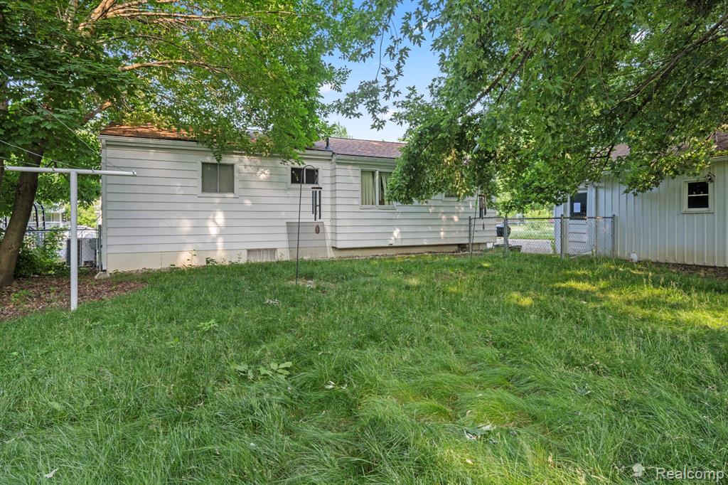 4436 Carmanwood Drive, Flint, MI 48507 — Photo 27