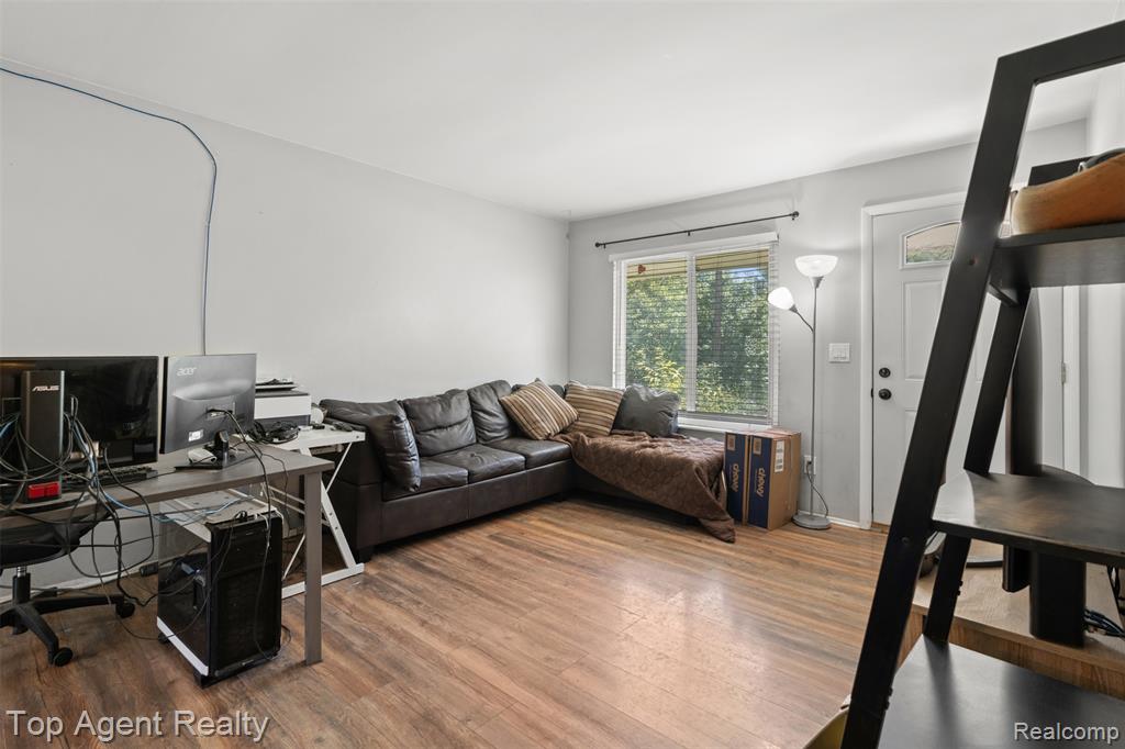 227 W Peterson Drive, Brighton, MI 48114 — Photo 5