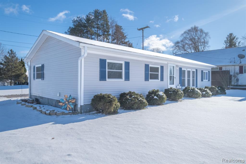 6109 4TH Street, Mayville Vlg, MI 48744 — Photo 2