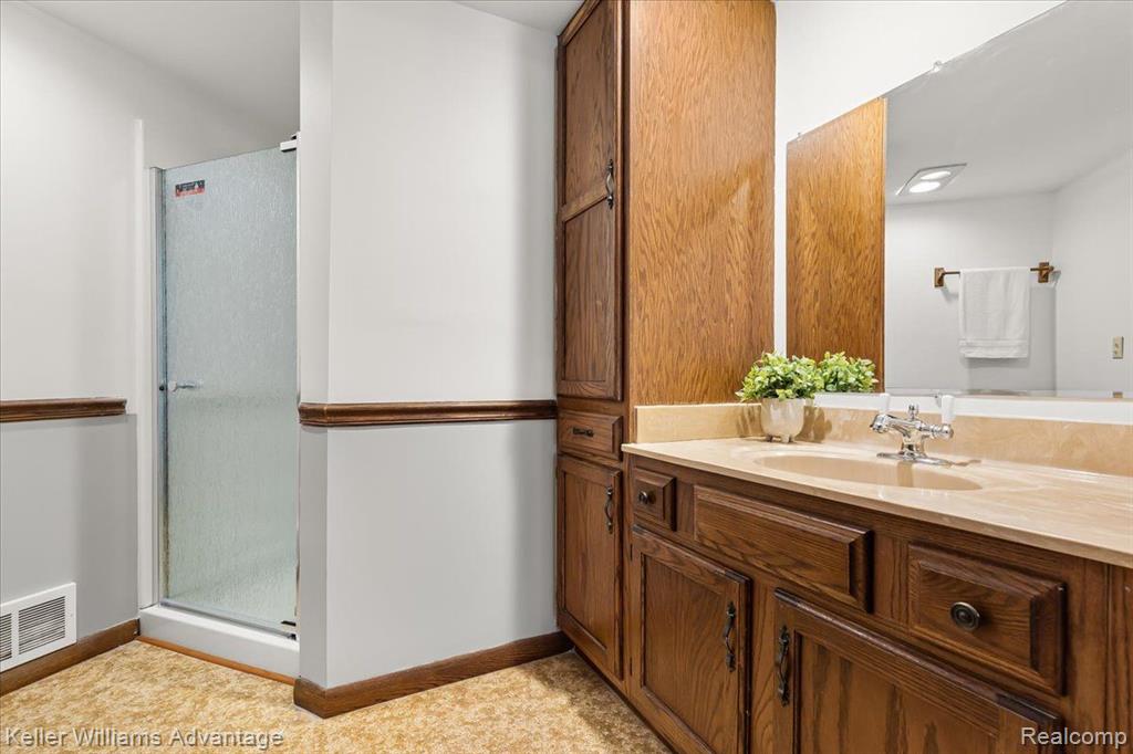 421 BONNIE Circle, Howell, MI 48843 — Photo 18
