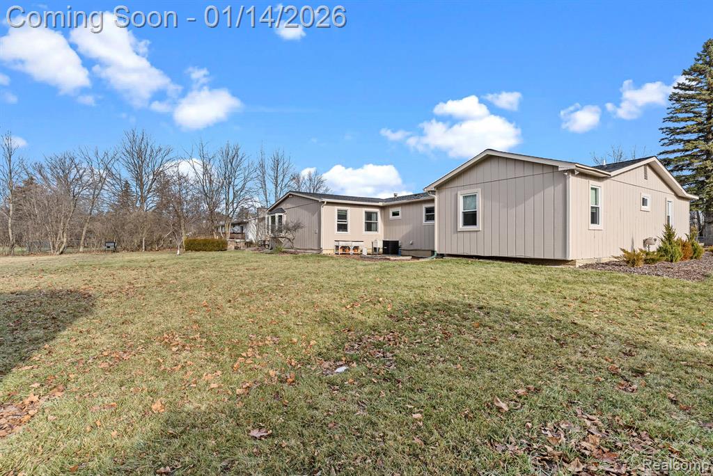 8098 Dover Drive, Grand Blanc, MI 48439 — Photo 47