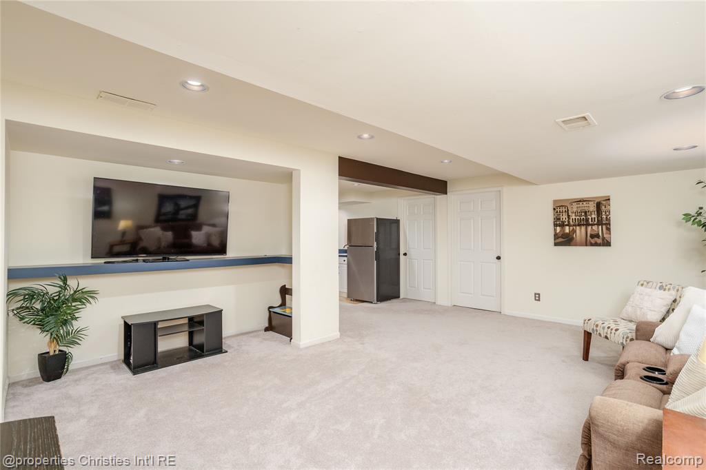 47320 Autumn Park Court, Novi, MI — Photo 44