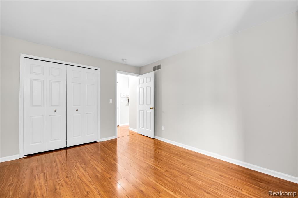 10104 Jasmine Drive, Walled Lake, MI 48390 — Photo 14